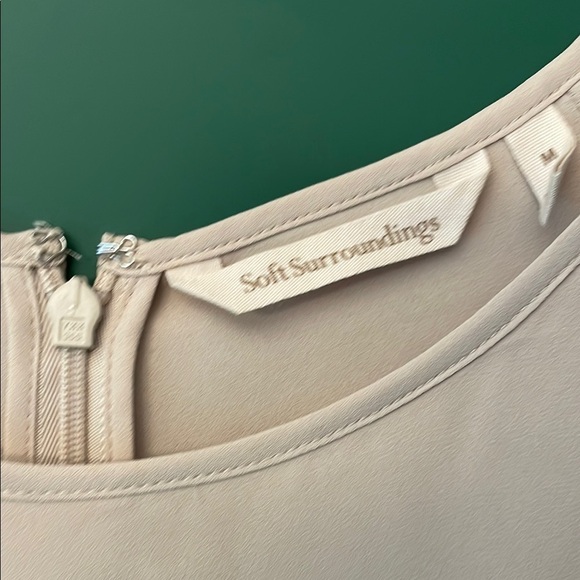 Soft Surroundings Elegant Light Tan Crepe Sleeveless Blouse Womens M - Picture 2 of 6